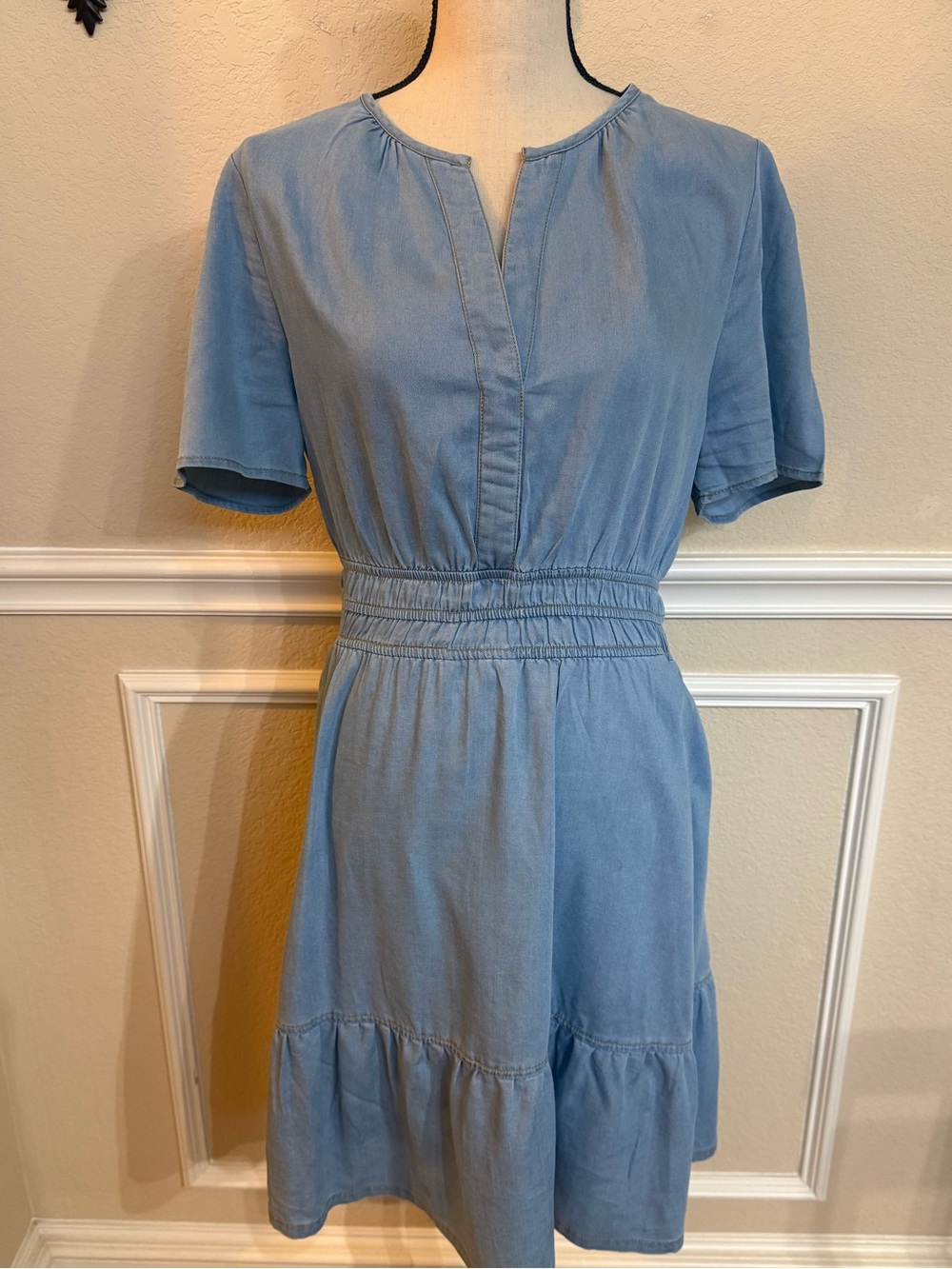 Light Blue Denim Short Sleeve Smocked Dress Size Large. Super soft & comfy!